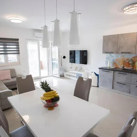 Apartman Mira *