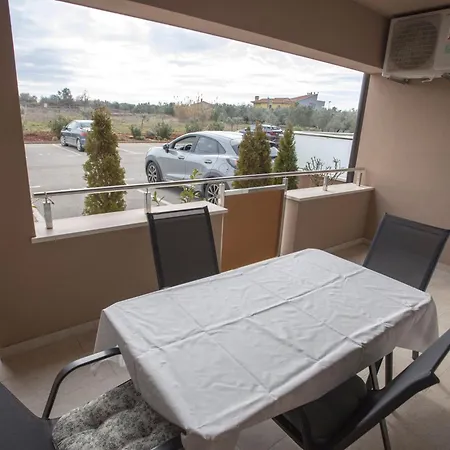 Mira Apartman