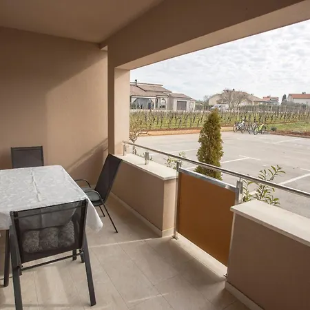 Apartment Mira