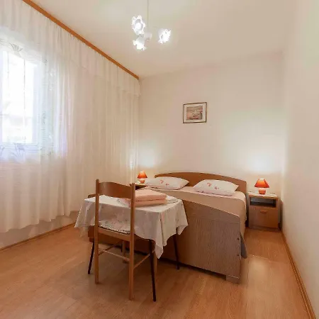 Apartman Mira *